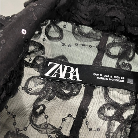 Elegant Black Lace Blazer - Picture 3 of 3